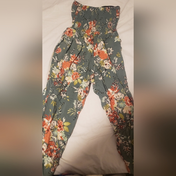 Floral Jumpsuit Medium - Picture 4 of 4